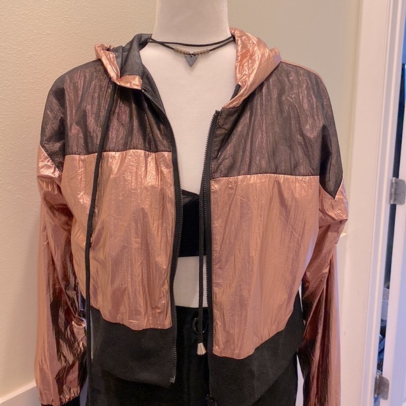 Metallic Foil Cropped Windbreaker - Picture 4 of 9